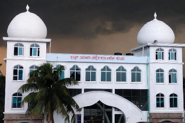 বায়তুল মোয়াজ্জম কেন্দ্রীয় জামে মসজিদ (বড় মসজিদ) পাটগ্রাম,লালমনিরহাট